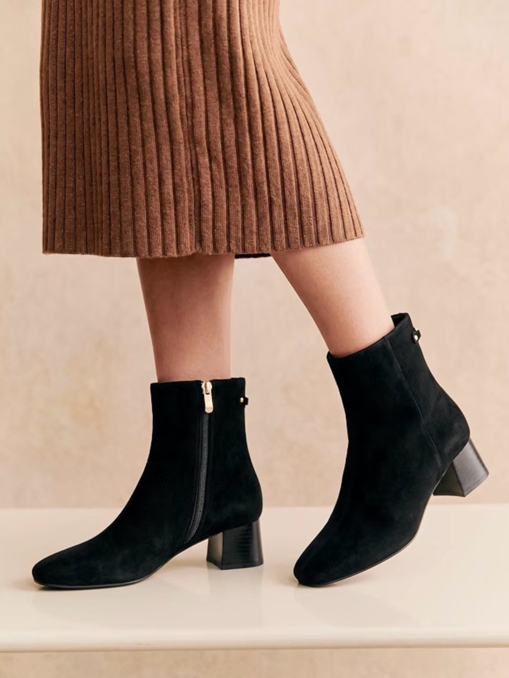 BLOCK HEEL FAUX SUEDE BOOTS | Women’s Ankle Boots with Zipper - Black